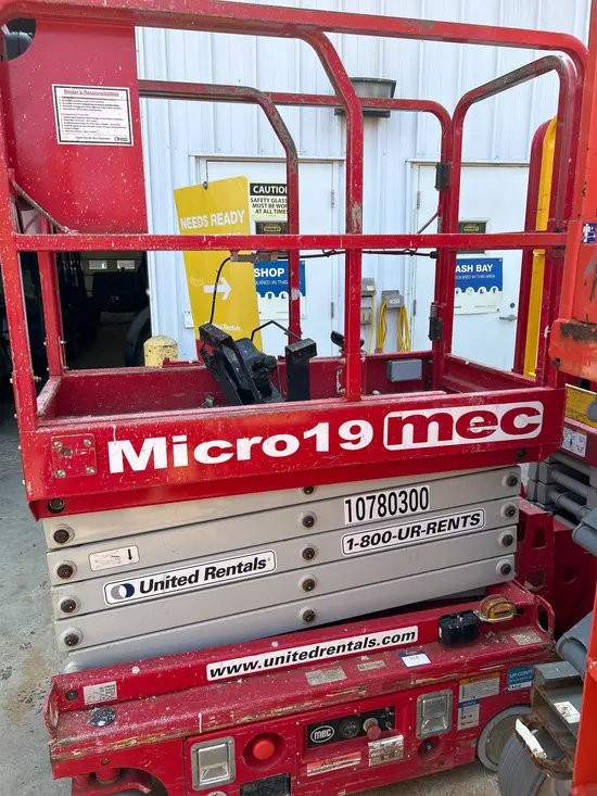 2018 MEC MICRO 19 Scissor Lift