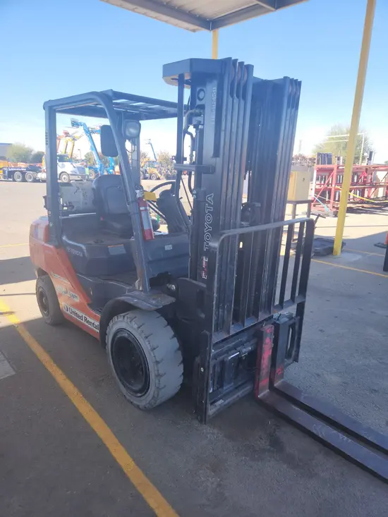 2017 Toyota 8FGU30 Warehouse Forklift