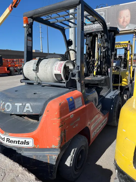 2018 Toyota 8FGU30 Warehouse Forklift