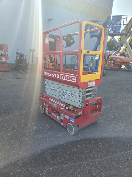 2018 MEC MICRO 19 Scissor Lift