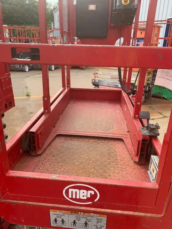 2018 MEC MICRO 19 Scissor Lift