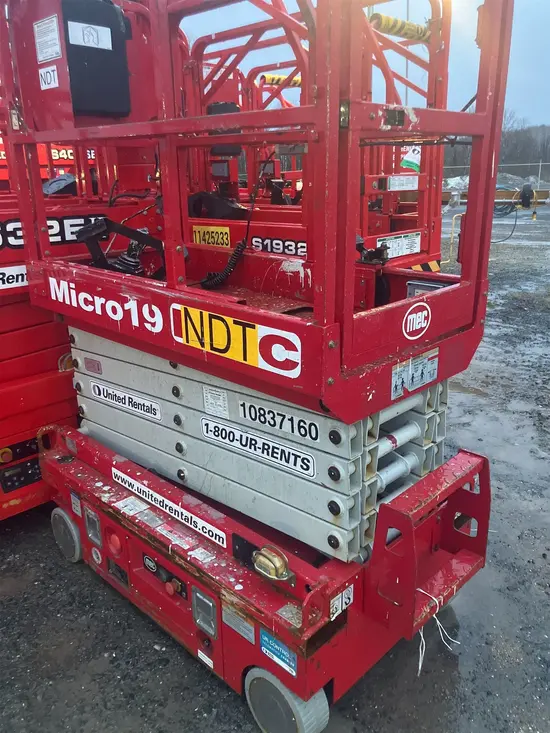 2018 MEC MICRO 19 Scissor Lift