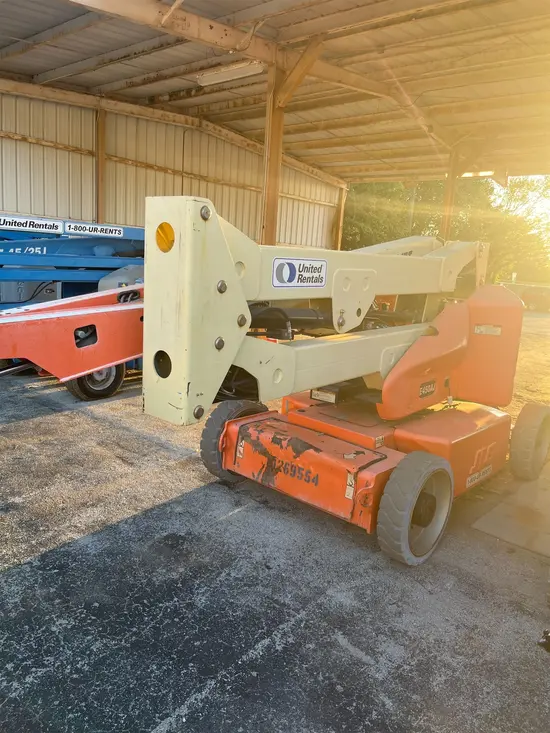 2014 JLG E450AJ Articulating Boom Lift