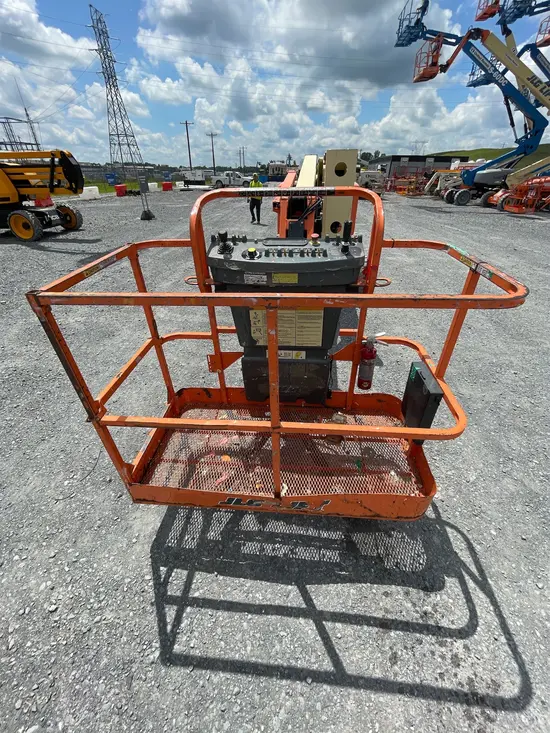 2014 JLG E450AJ Articulating Boom Lift