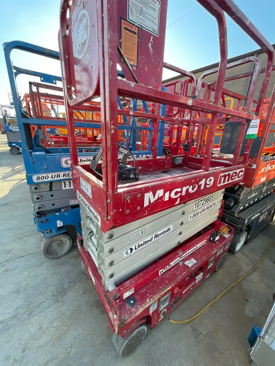 2018 MEC MICRO 19 Scissor Lift