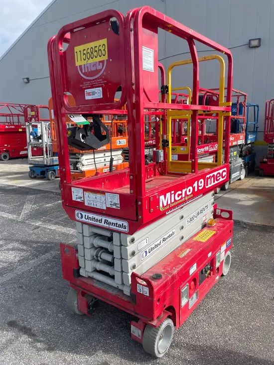 2017 MEC MICRO 19 Scissor Lift