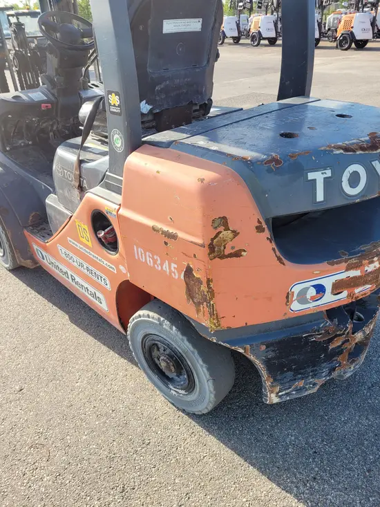 2017 Toyota 8FDU25 Warehouse Forklift
