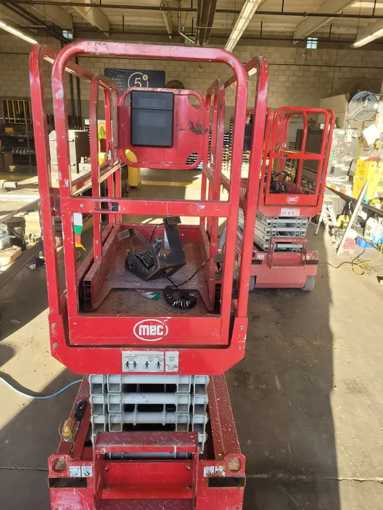 2018 MEC MICRO 19 Scissor Lift