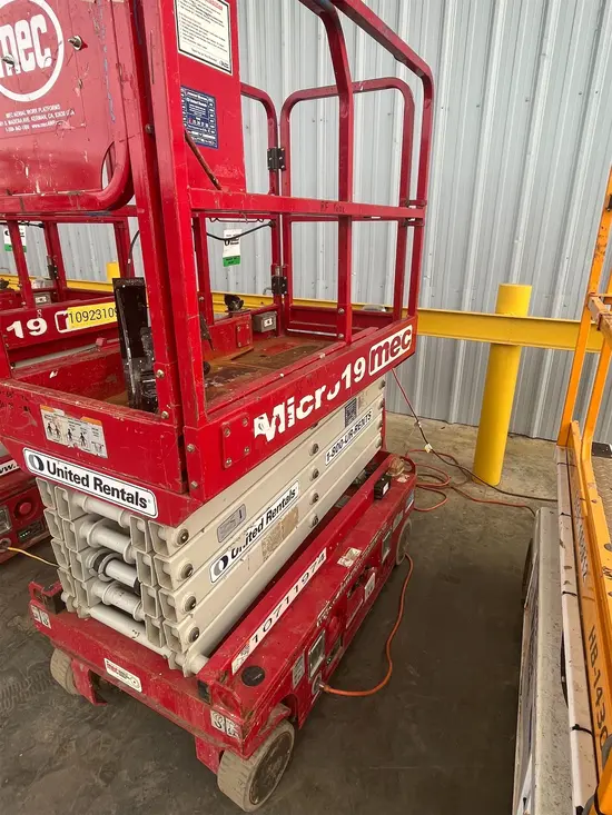2018 MEC MICRO 19 Scissor Lift