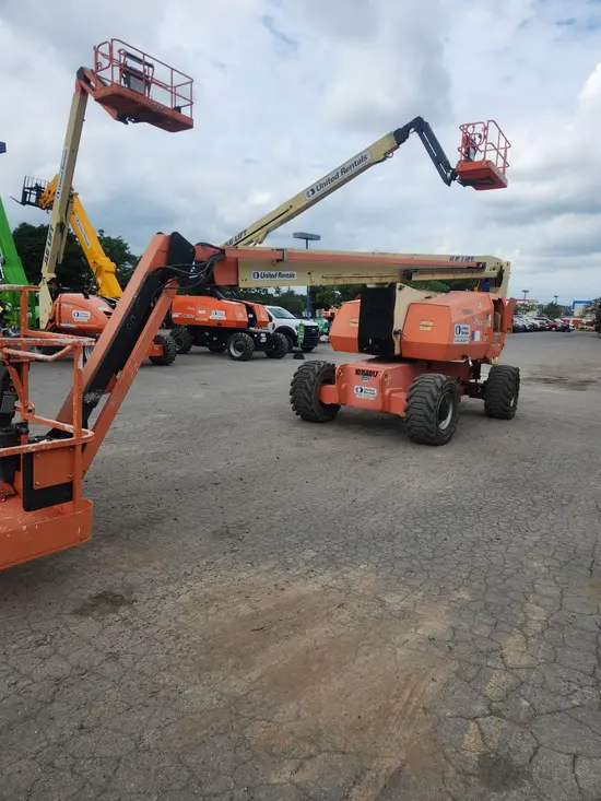 2013 JLG 800AJ Articulating Boom Lift