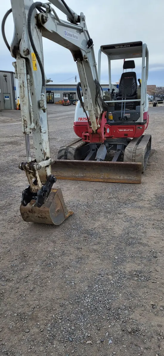 2019 Takeuchi TB250-2R Mini Excavator