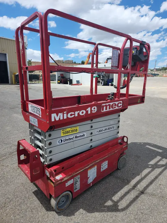 2018 MEC MICRO 19 Scissor Lift