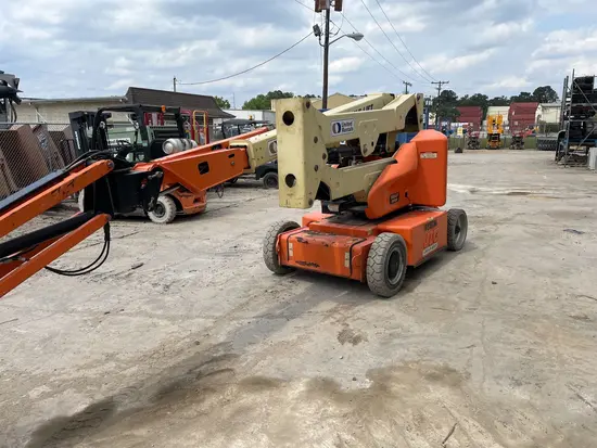 2014 JLG E400AJPN Articulating Boom Lift