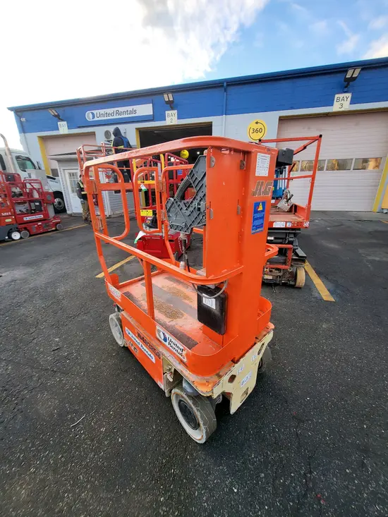 2016 JLG 1230ES Self-Propelled One-Person Lift