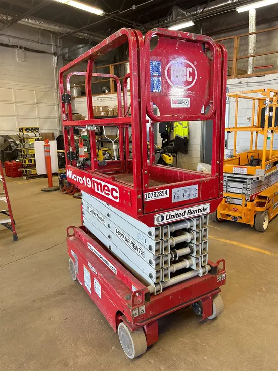2018 MEC MICRO 19 Scissor Lift