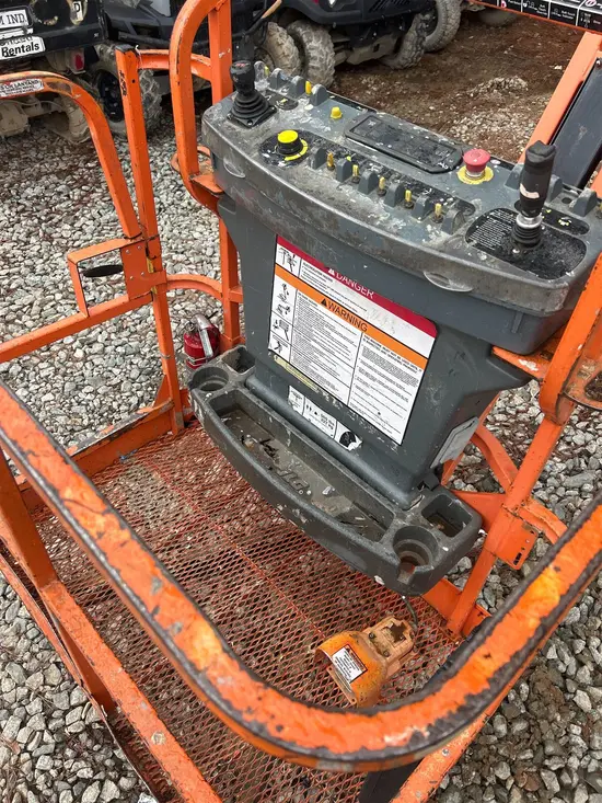 2013 JLG E400AJPN Articulating Boom Lift