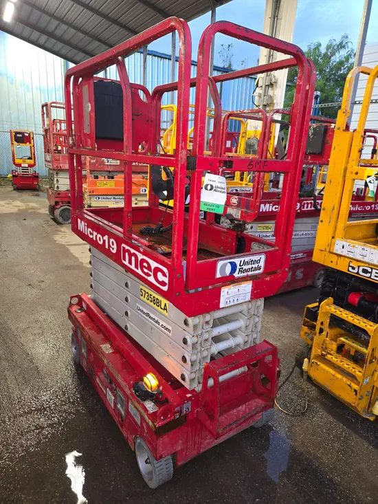 2018 MEC MICRO 19 Scissor Lift