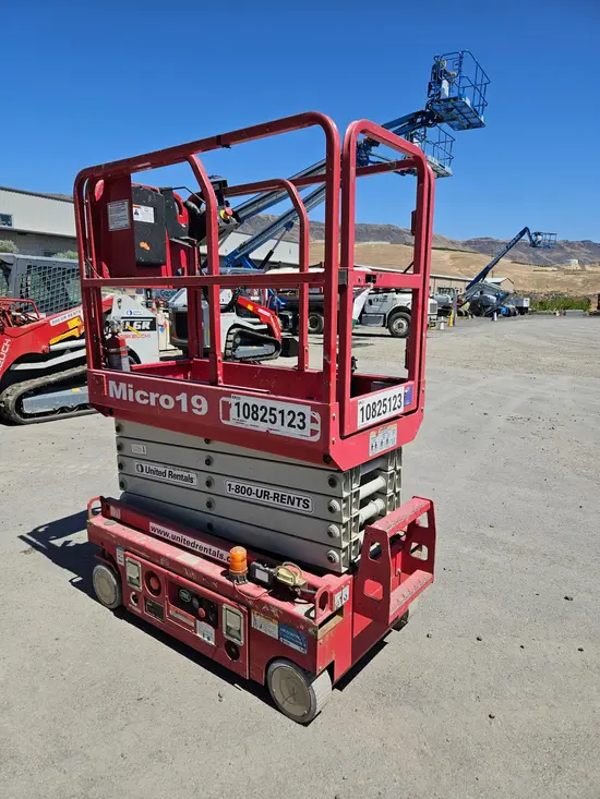 2018 MEC MICRO 19 Scissor Lift