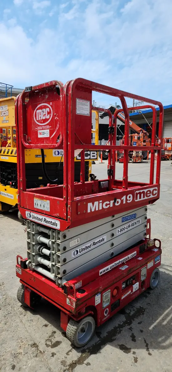 2018 MEC MICRO 19 Scissor Lift