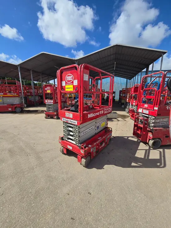 2017 MEC MICRO 19 Scissor Lift