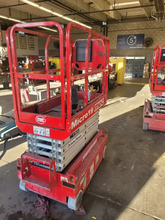 2018 MEC MICRO 19 Scissor Lift