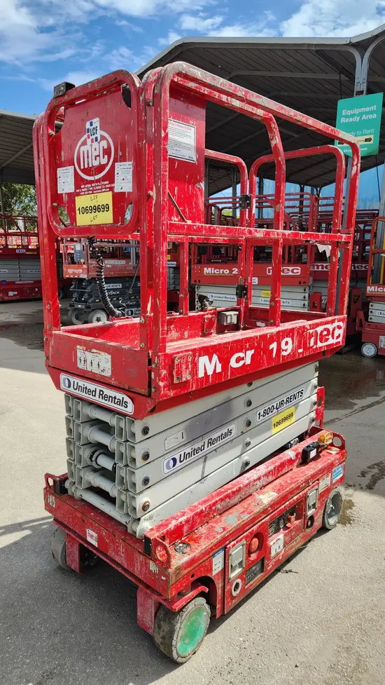 2017 MEC MICRO 19 Scissor Lift
