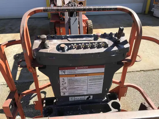 2013 JLG E400AJPN Articulating Boom Lift