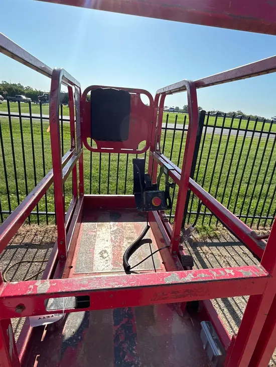 2018 MEC MICRO 19 Scissor Lift