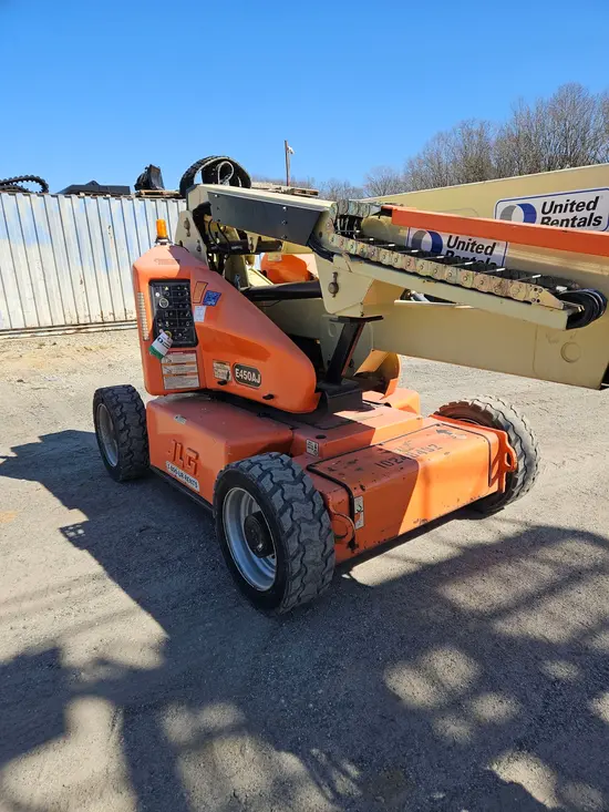 2014 JLG E450AJ Articulating Boom Lift