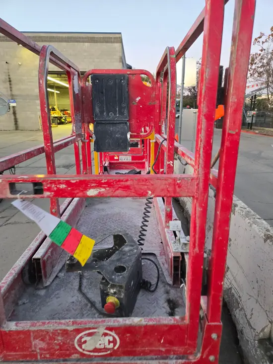2018 MEC MICRO 19 Scissor Lift