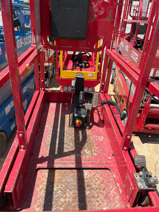 2018 MEC MICRO 19 Scissor Lift