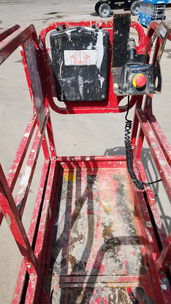2017 MEC MICRO 19 Scissor Lift
