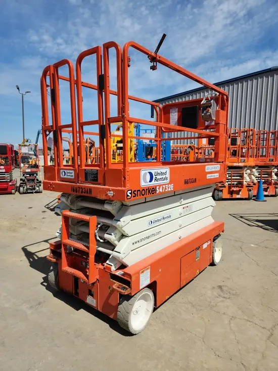 2016 Snorkel S4732E Scissor Lift