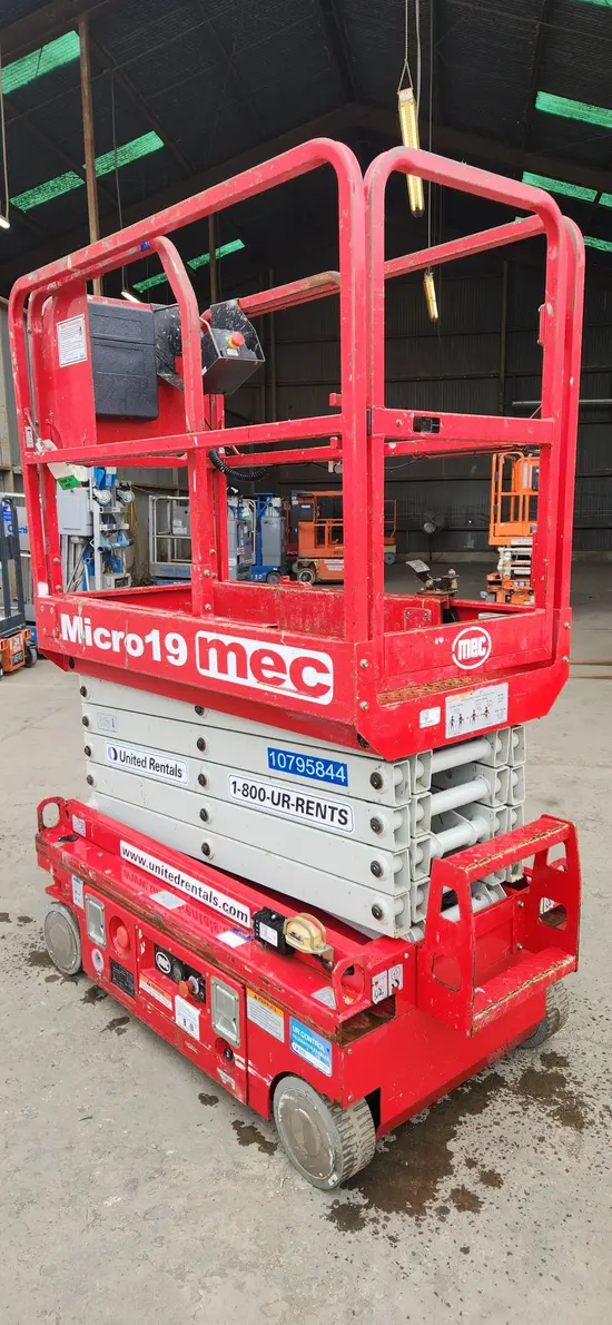 2018 MEC MICRO 19 Scissor Lift
