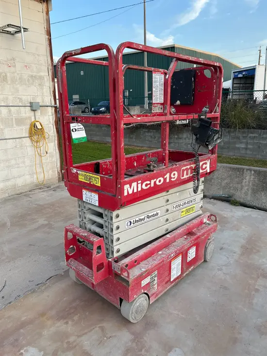 2017 MEC MICRO 19 Scissor Lift