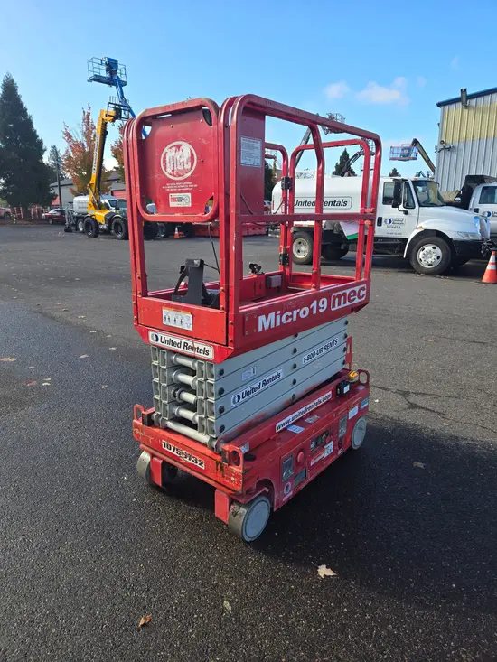 2018 MEC MICRO 19 Scissor Lift