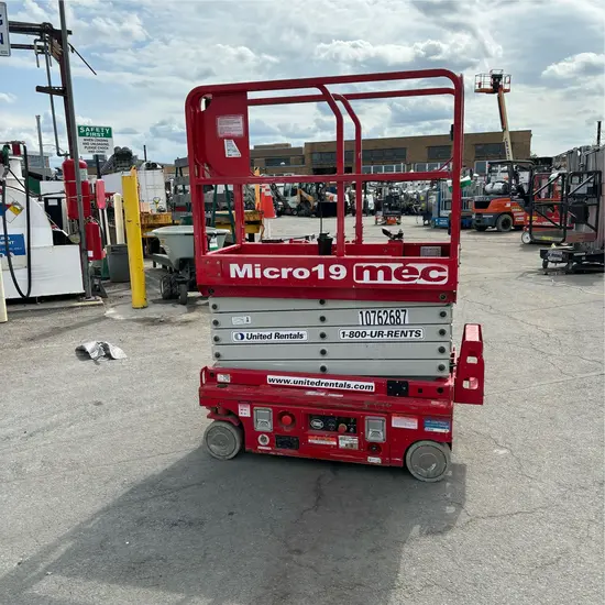2018 MEC MICRO 19 Scissor Lift