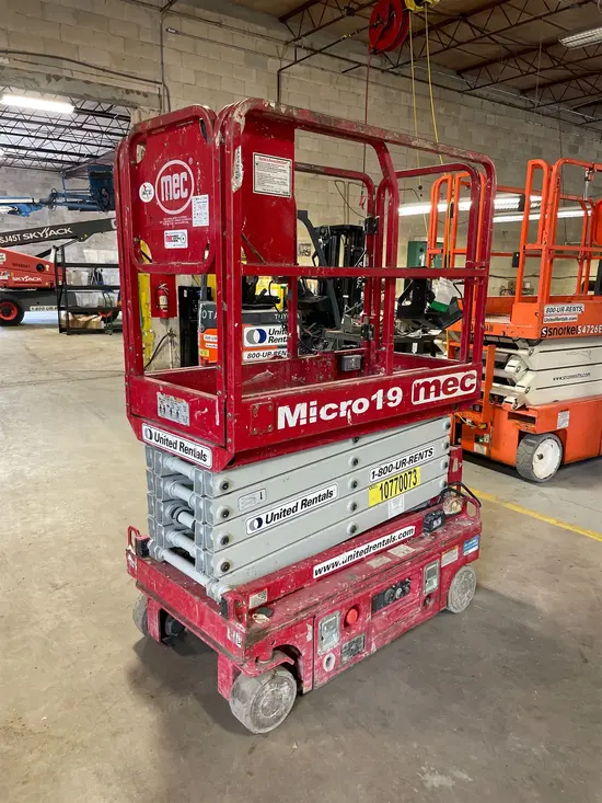 2018 MEC MICRO 19 Scissor Lift