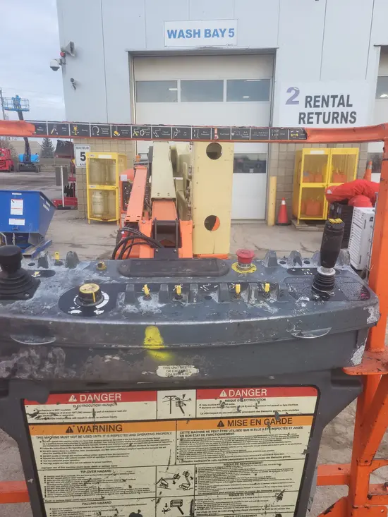 2013 JLG E450AJ Articulating Boom Lift