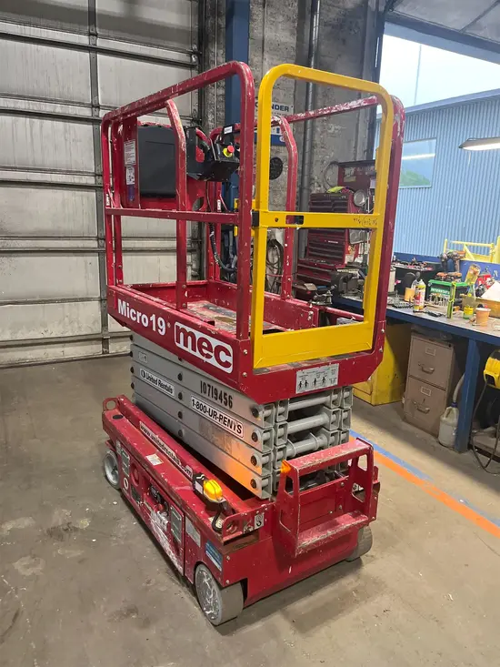 2018 MEC MICRO 19 Scissor Lift