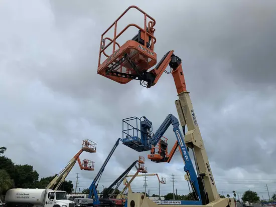 2013 JLG E400AJPN Articulating Boom Lift