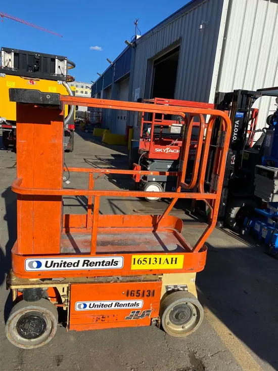 2016 JLG 1230ES Self-Propelled One-Person Lift