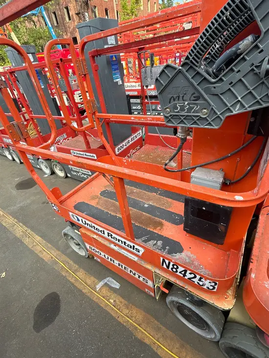2014 JLG 1230ES Self-Propelled One-Person Lift