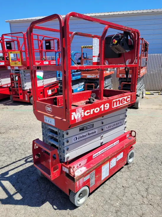 2018 MEC MICRO 19 Scissor Lift