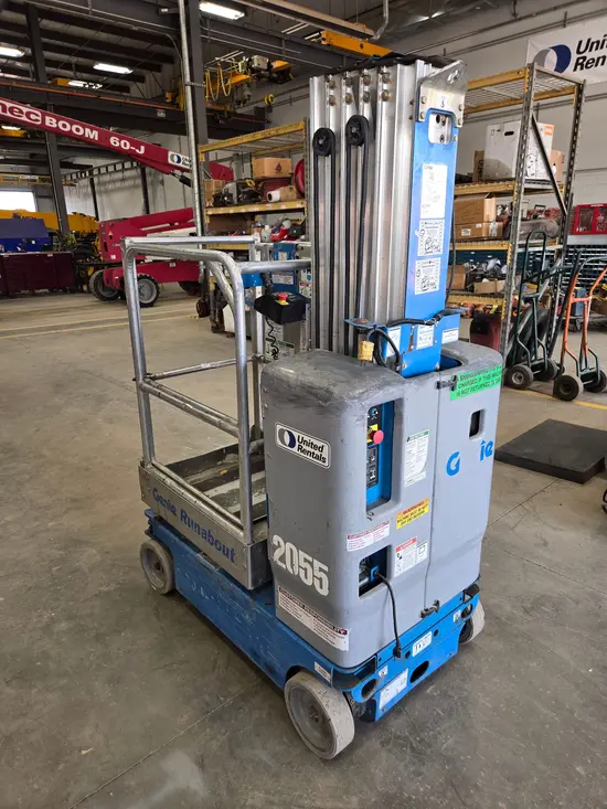 2018 Genie GR-20 Self-Propelled One-Person Lift