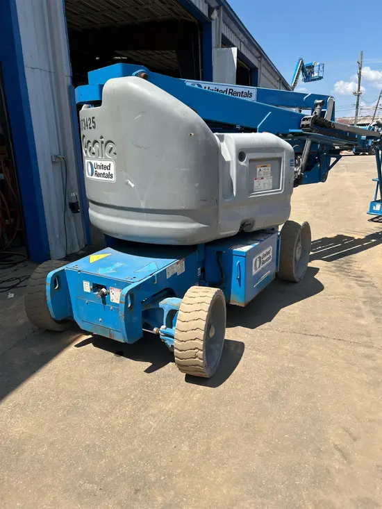 2013 Genie Z-40/23N RJ Articulating Boom Lift