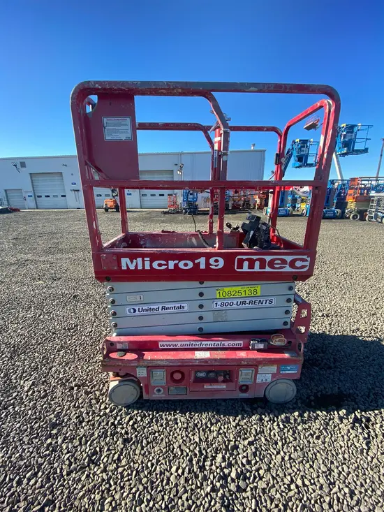 2018 MEC MICRO 19 Scissor Lift