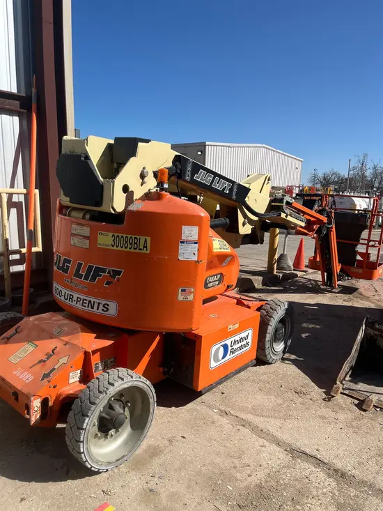 2016 JLG E400AJPN Articulating Boom Lift