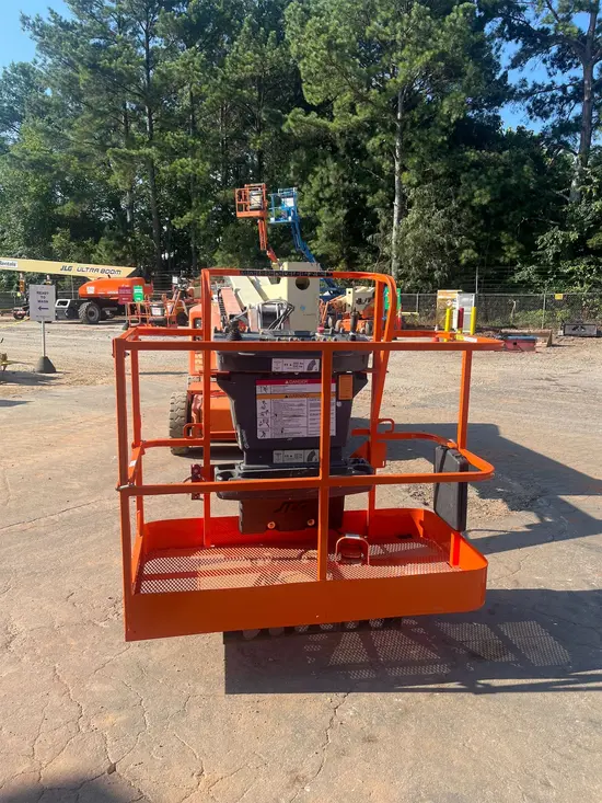 2014 JLG E450AJ Articulating Boom Lift