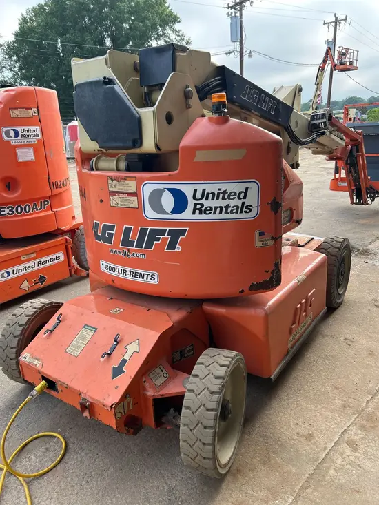2014 JLG E400AJPN Articulating Boom Lift